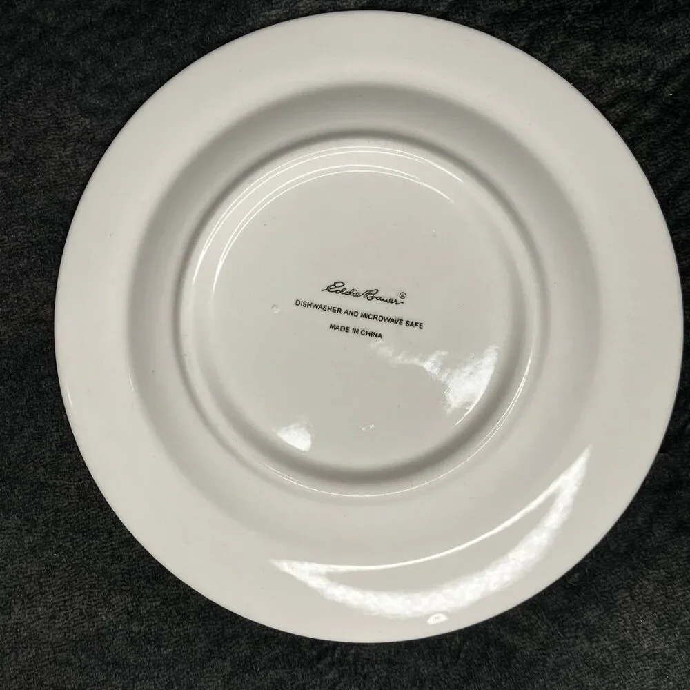 Eddie Bauer Hand Painted Christmas Luncheon Plate 4 Piece Set China 8.25